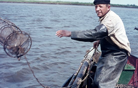 Piet de visser uit Hooge Zwaluwe. Copyright Jan van der Esch.