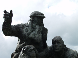 Crossline-monument, Aelbrechtsplein, Sliedrecht. Copyright Henk van de Graaf.