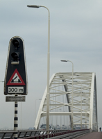 Papendrechtse brug/N3. En van de nu al overbelaste ontsluitingswegen van ondermeer de Staart.