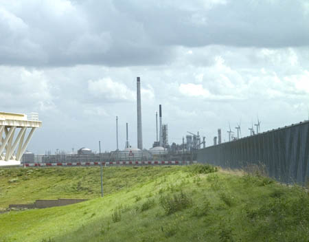 Maeslantkering, Nieuwe Waterweg, Rozenburg  foto HenkvandeGraaf/www.stockburo.nl