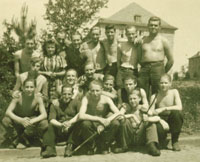Groep Merwedegijzelaars in Niederlahnstein am Rhein, mei 1945.